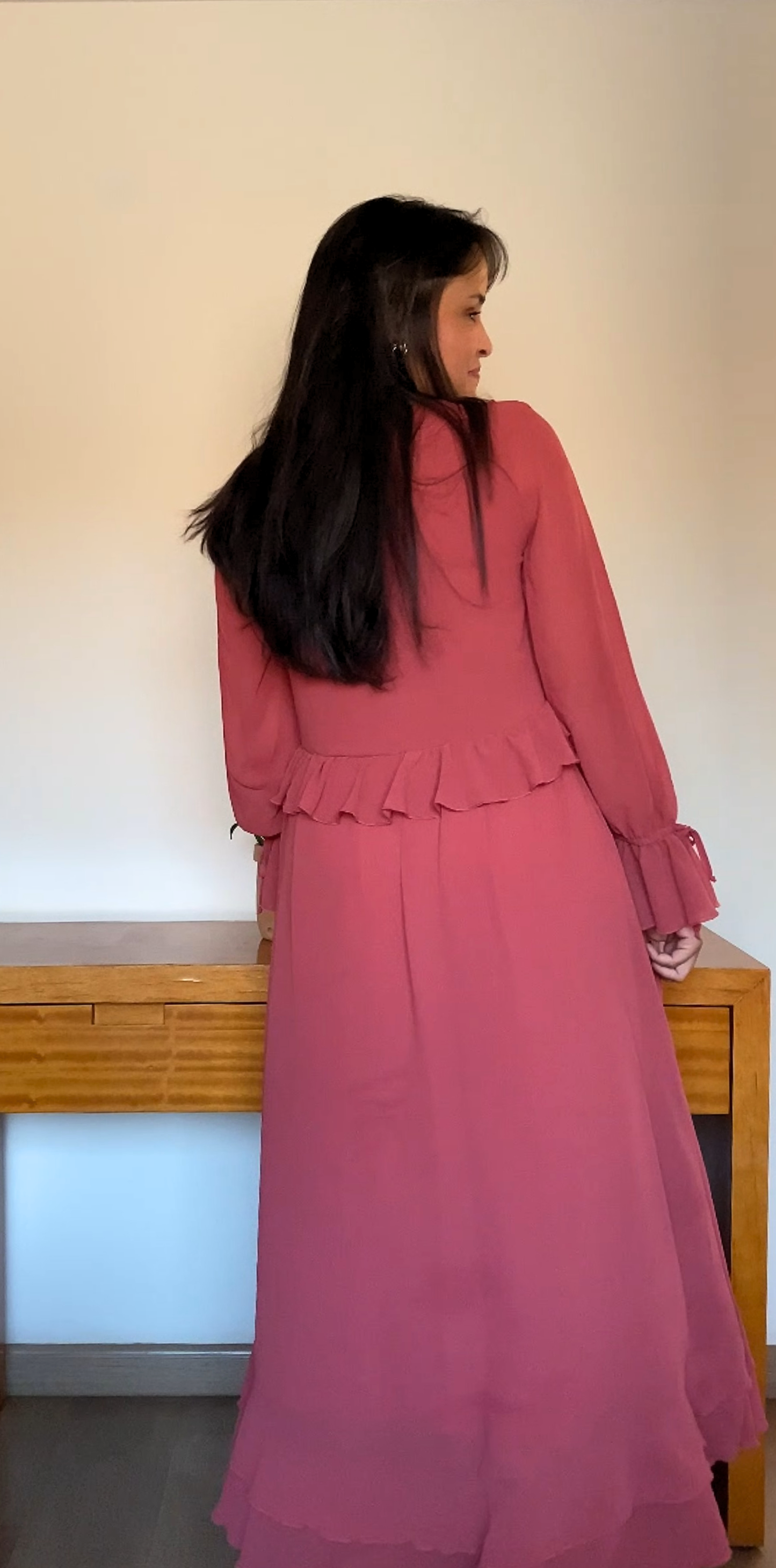 Vestido Rosé Longo com Babados e Amarração
