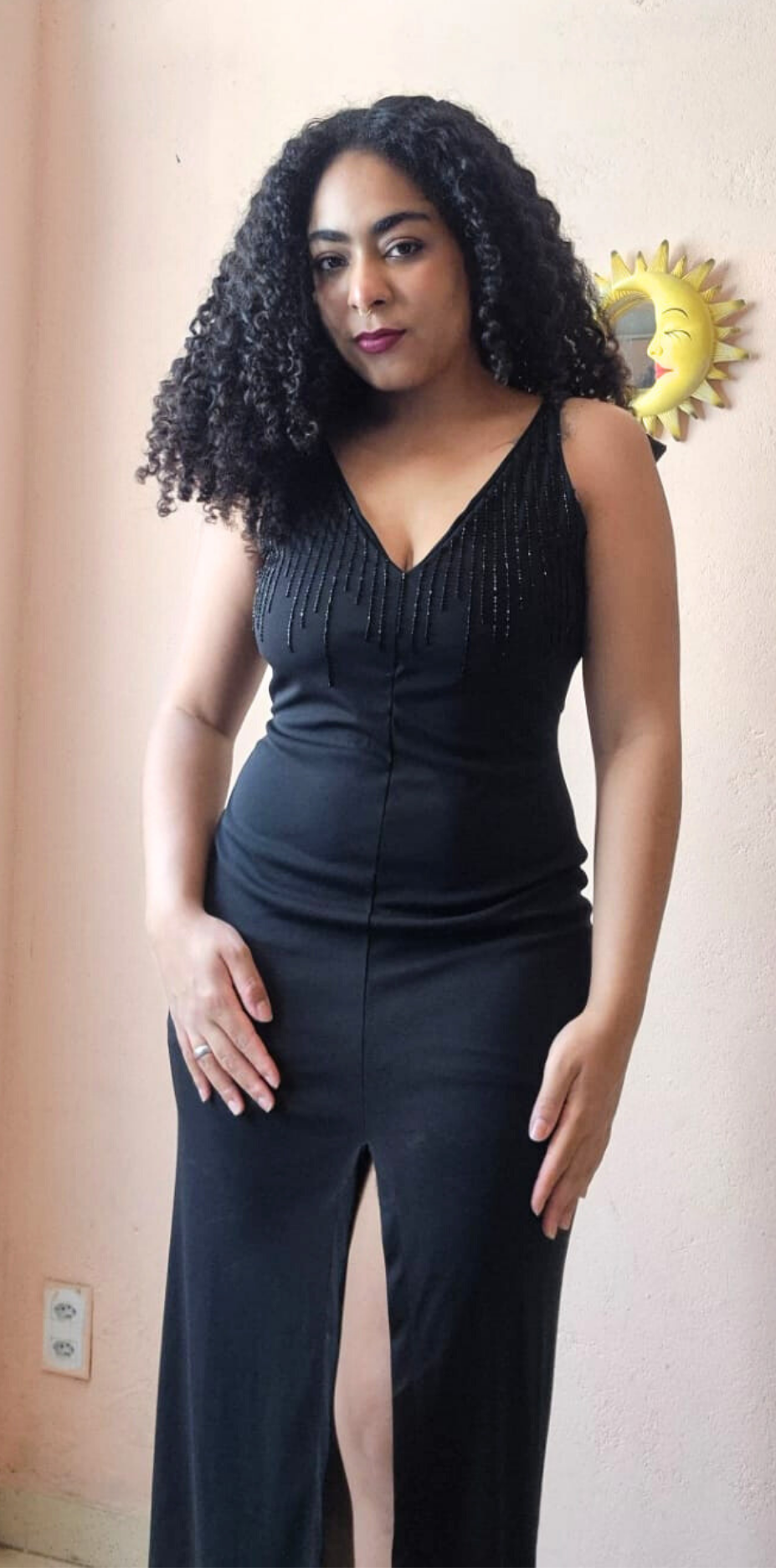 Vestido preto com decote em V