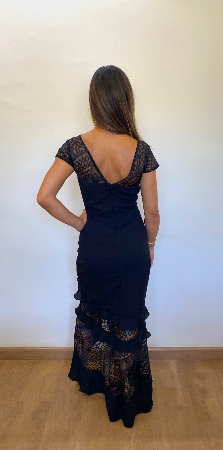 Vestido Longo Preto com detalhes em babado