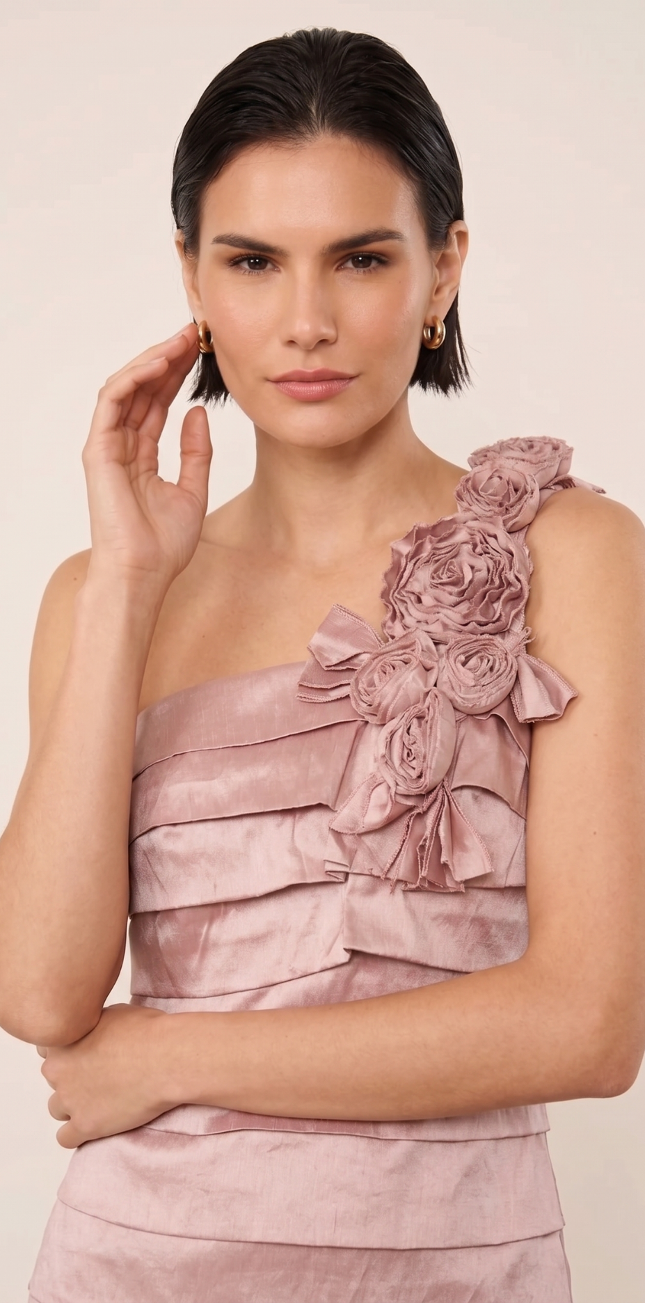 Vestido Roma em Camadas com Flores no Ombro
