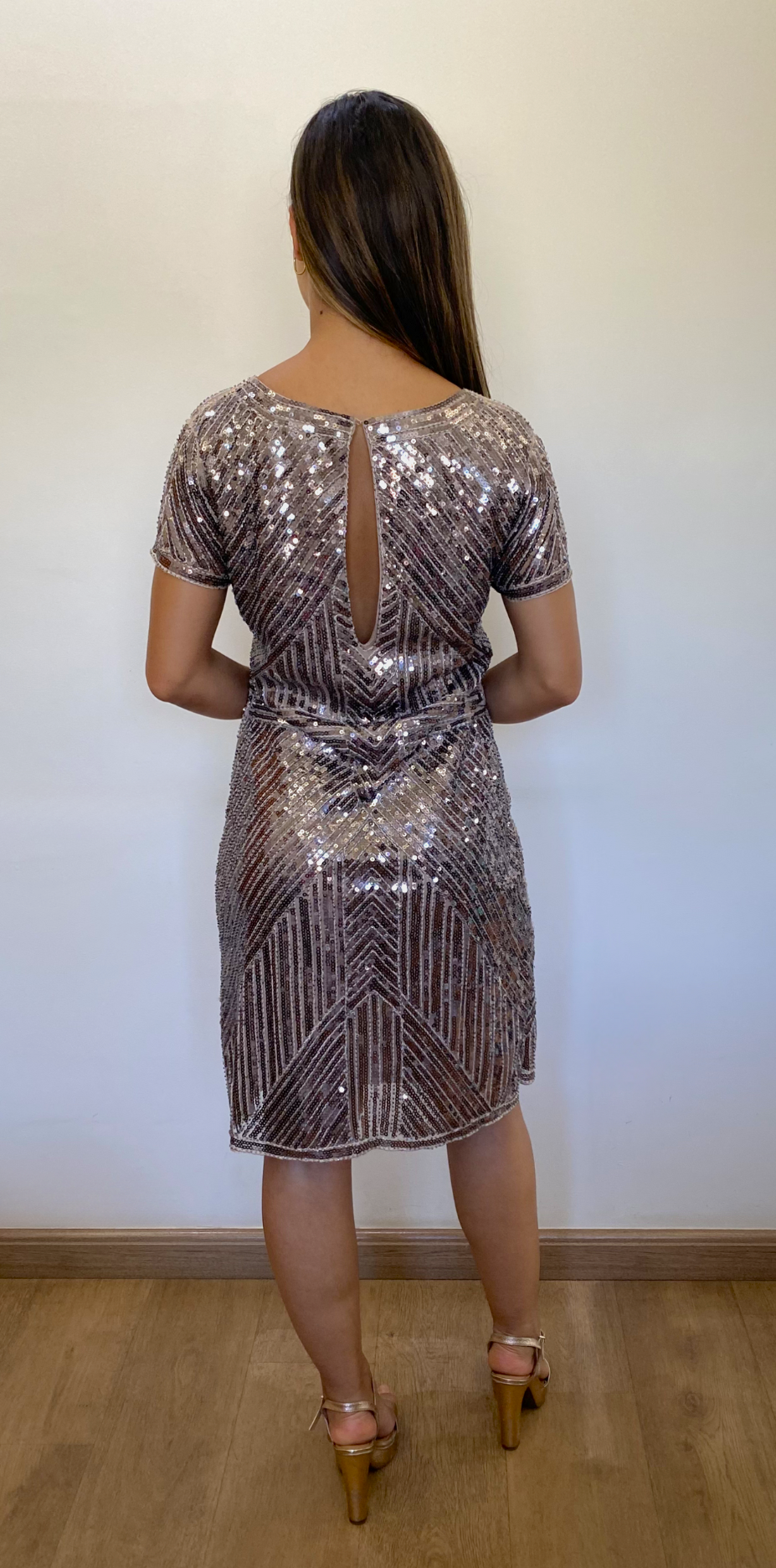 Vestido Curto de Paetês