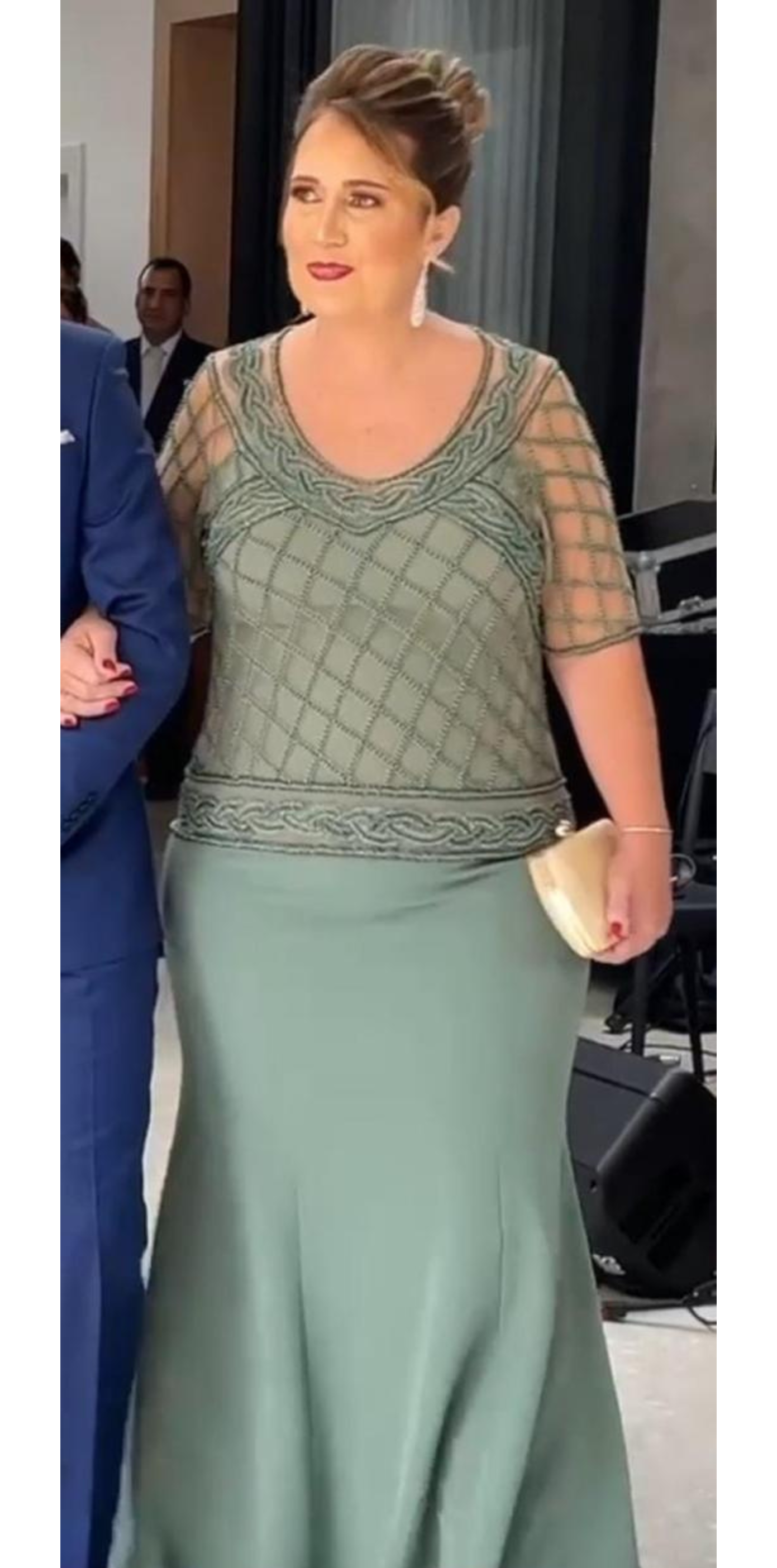Vestido Longo Verde com Sobreposição em Bordado