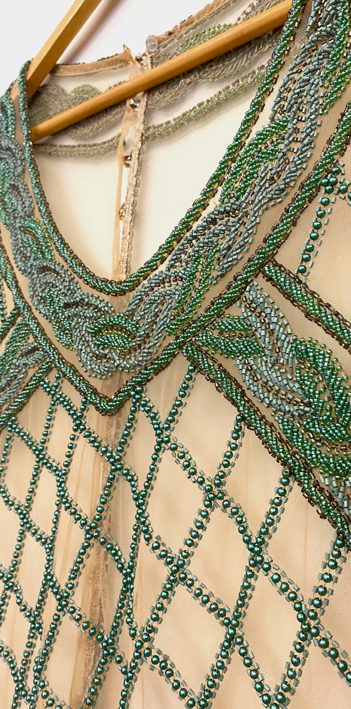Vestido Longo Verde com Sobreposição em Bordado