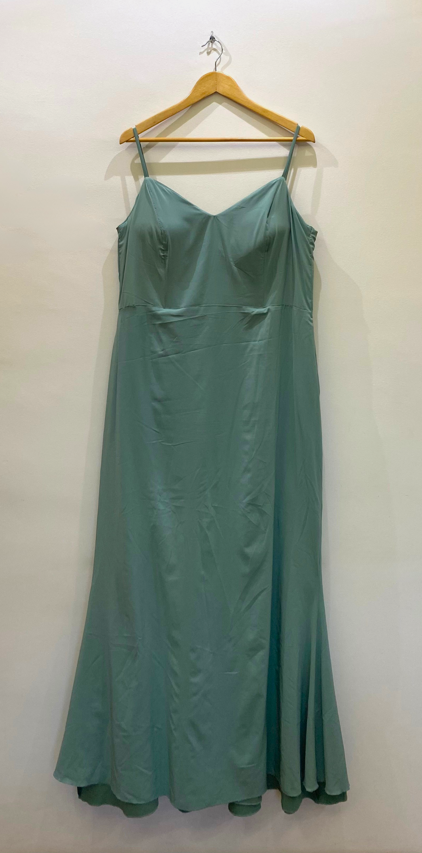 Vestido Longo Verde com Sobreposição em Bordado