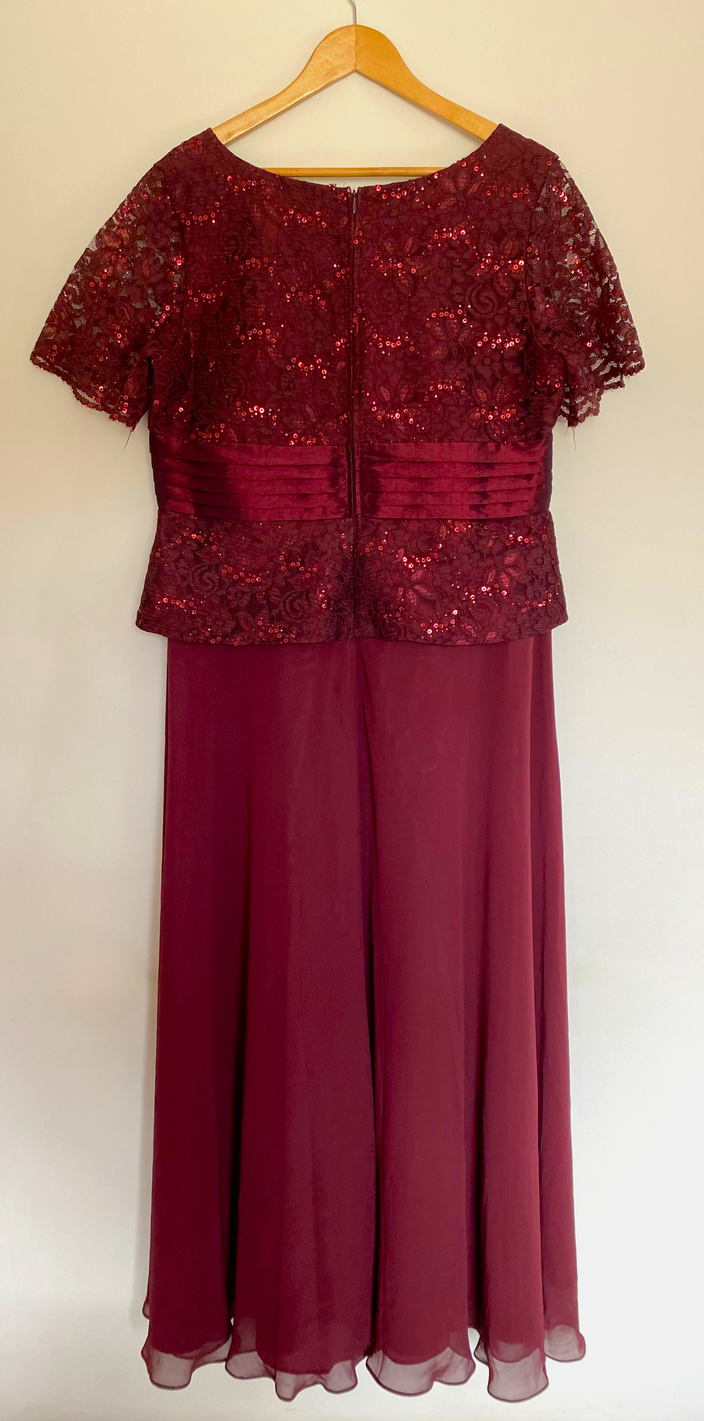 Vestido Longo Bordô com Renda e Paetês