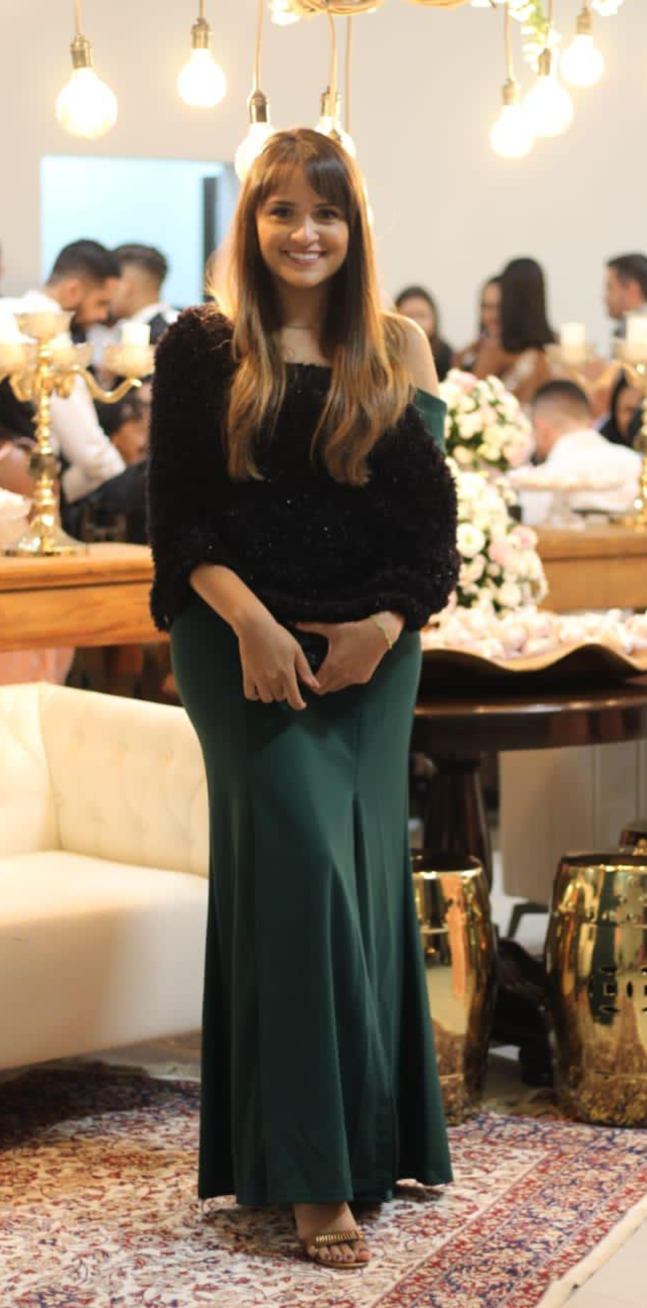 Sobreposição de pelinho preto com brilhos