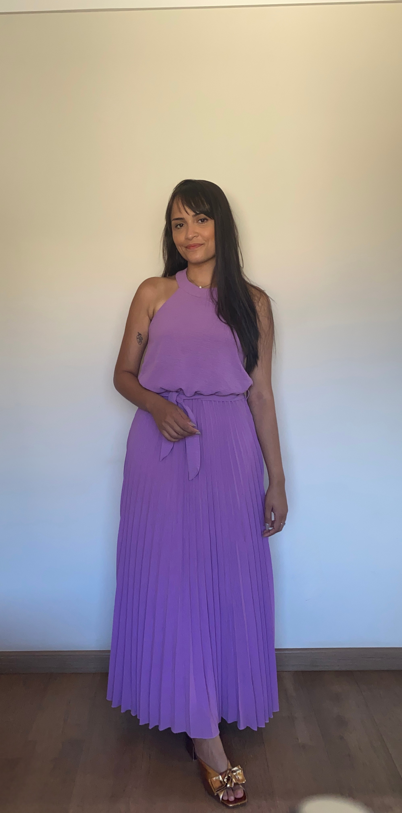 Vestido longo lavanda com saia plisada