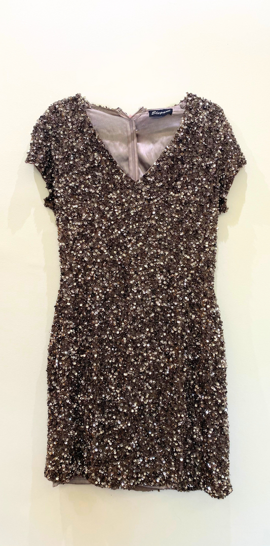 Vestido curto champagne acobreado de paetês