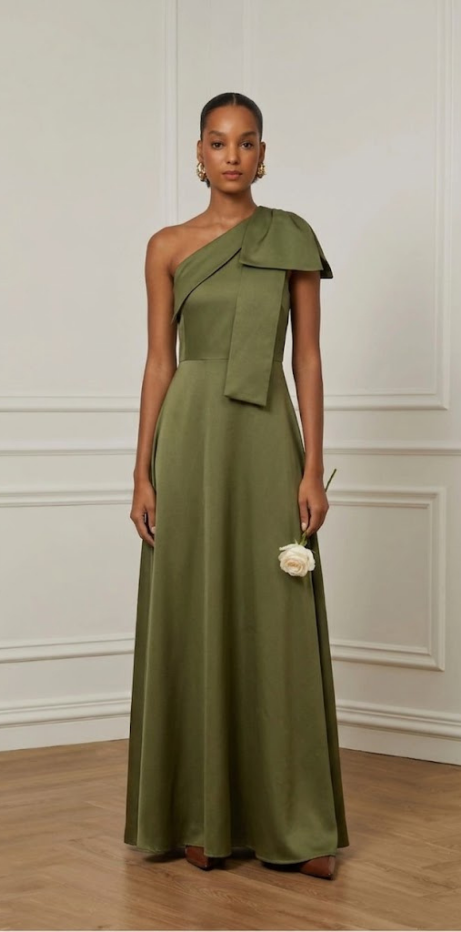 Vestido Verde Oliva Nula Manga com Laço no Ombro