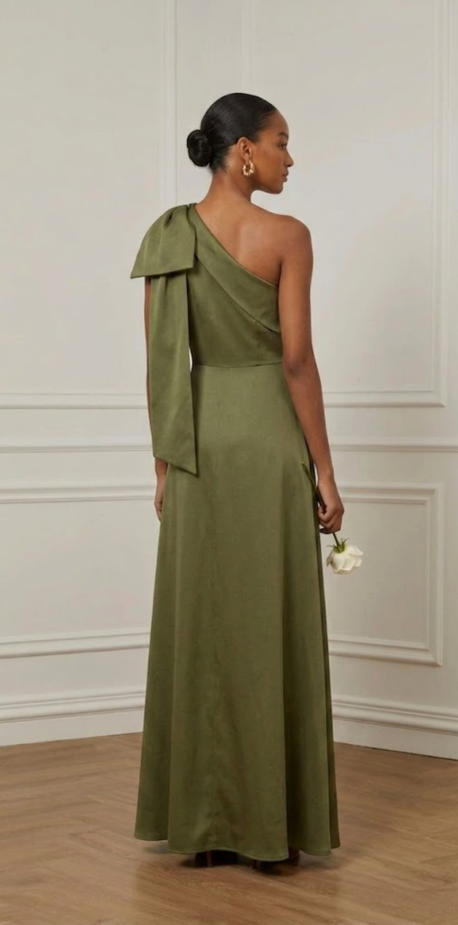 Vestido Verde Oliva Nula Manga com Laço no Ombro