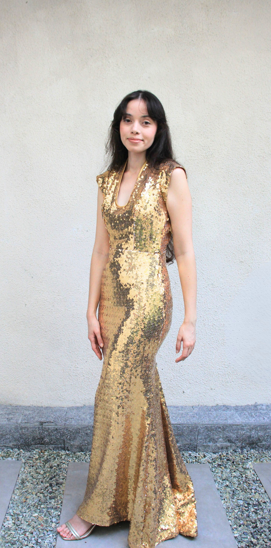 Vestido Longo Dourado de Paetês e Decote nas Costas