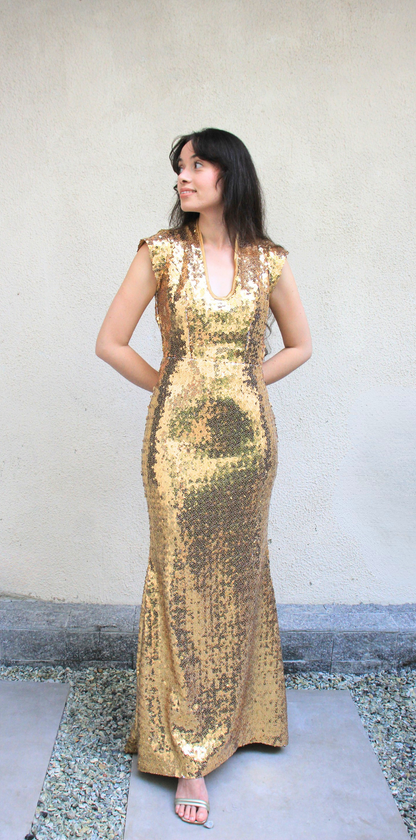 Vestido Longo Dourado de Paetês e Decote nas Costas