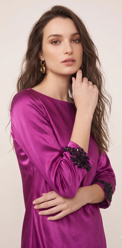 Vestido magenta curto com mangas
