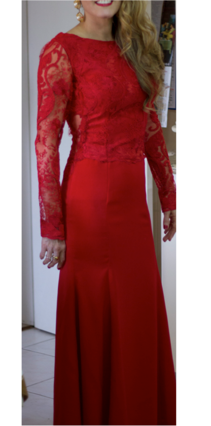 Vestido Longo Vermelho com Detalhes em Renda