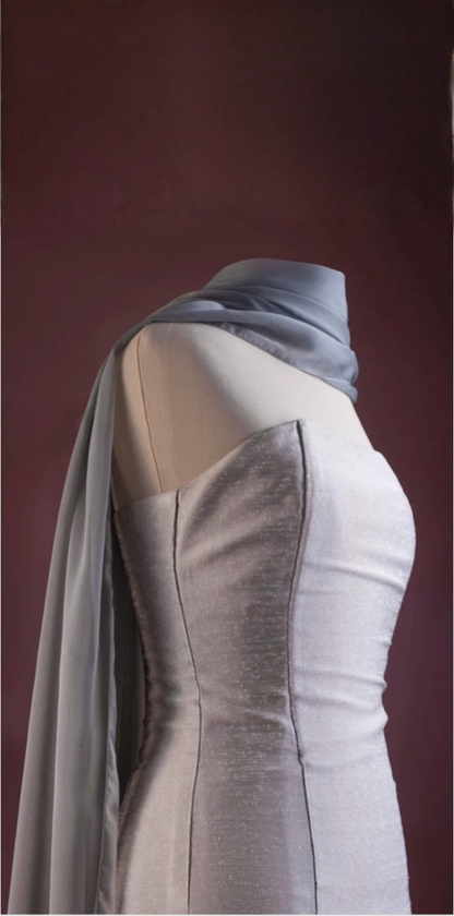 Vestido Prata Tomara que Caia com Echarpe em Shiffon
