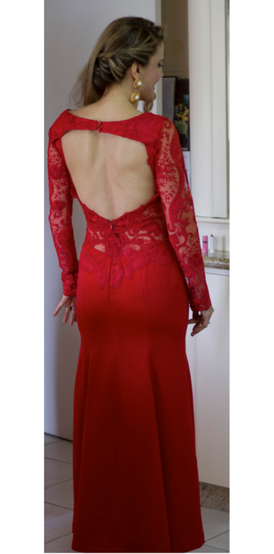Vestido Longo Vermelho com Detalhes em Renda