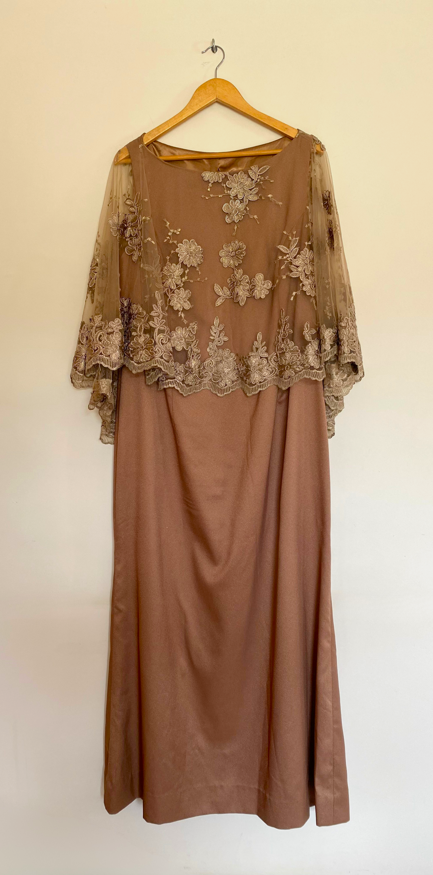 Vestido Elegância Dourada