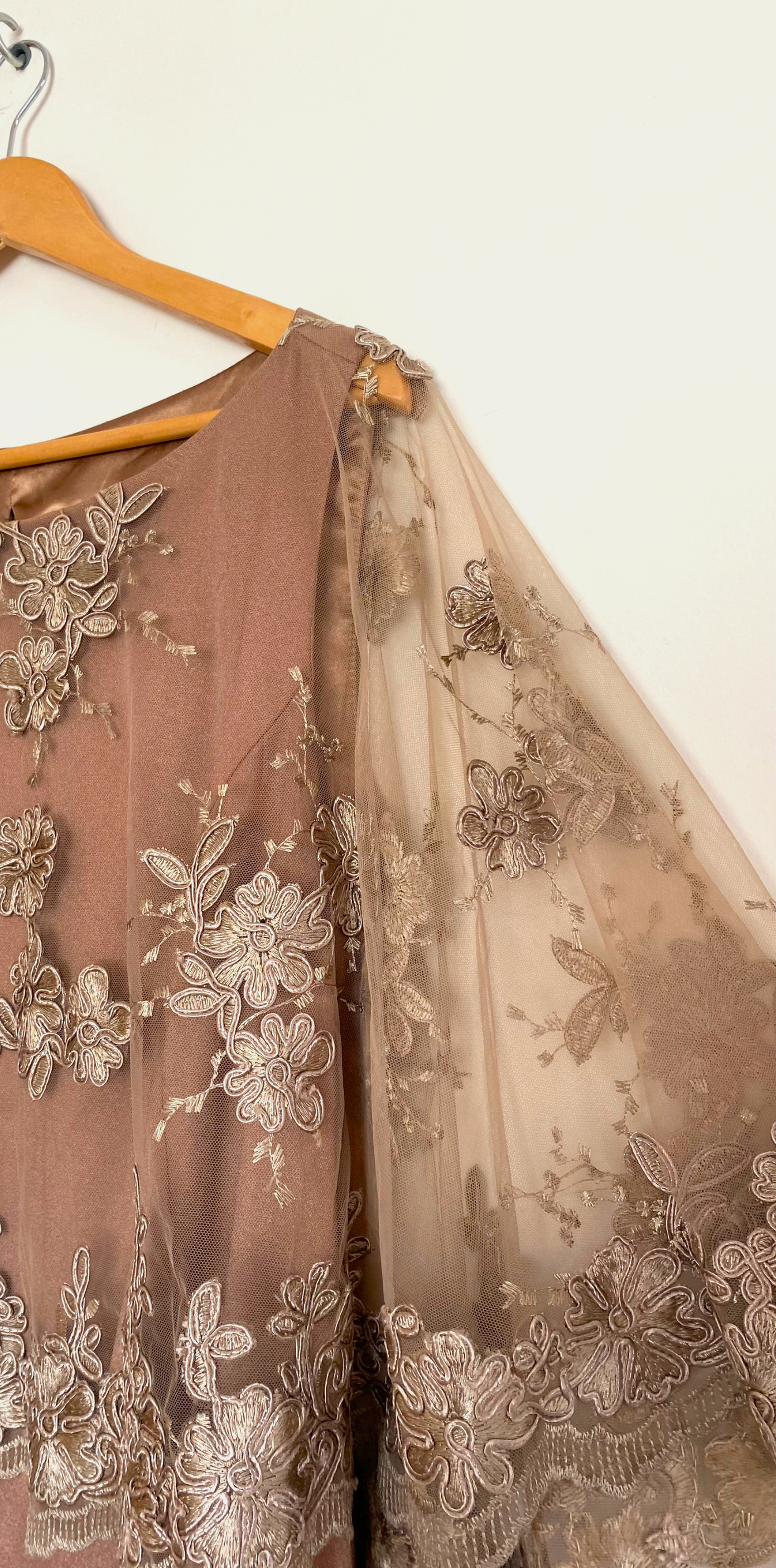 Vestido Elegância Dourada
