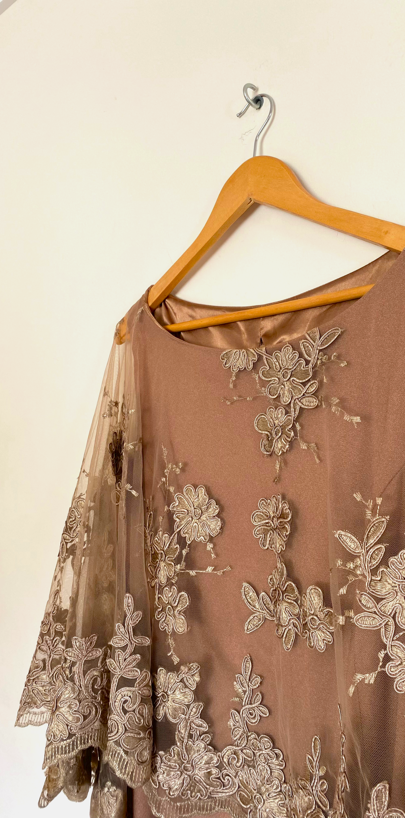 Vestido Elegância Dourada