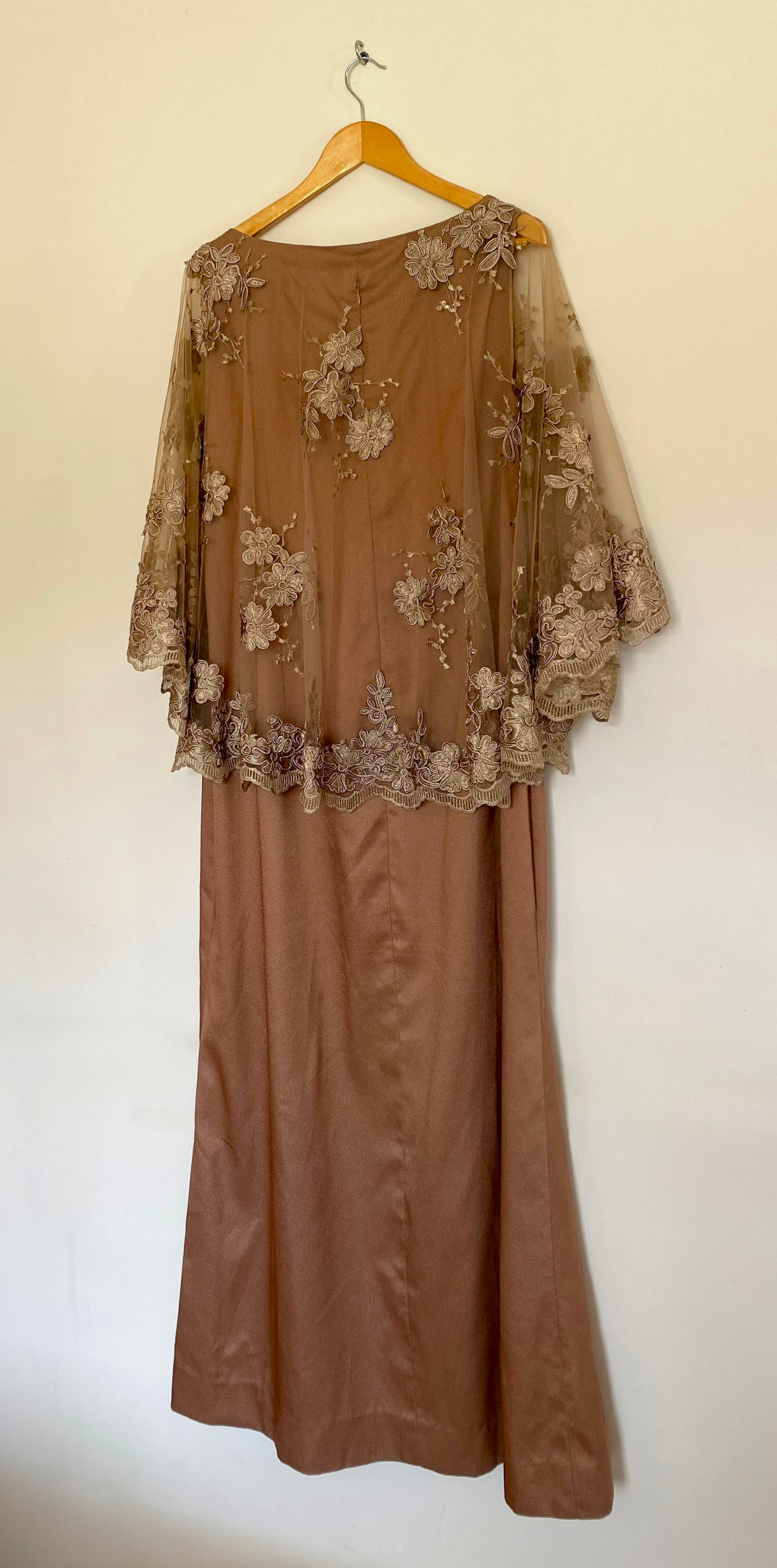 Vestido Elegância Dourada