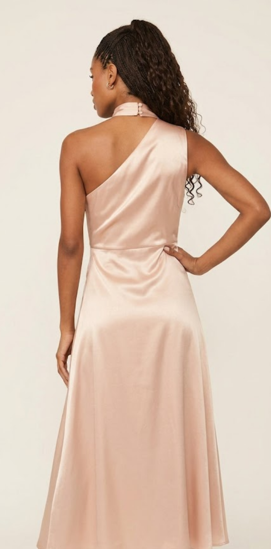 Vestido nude midi ombro único